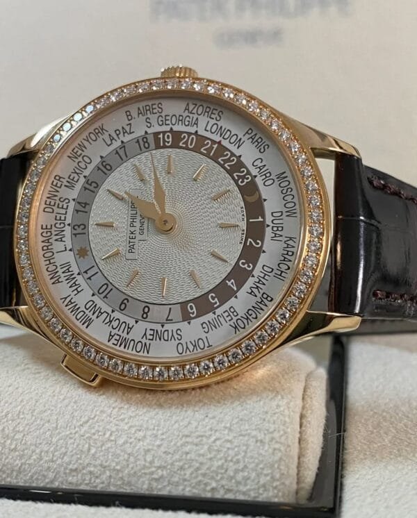 Patek Philippe World Time Tiffany & Co. - 2020 - Diamond Bezel - Ivory Dial - Leather Strap - 7130R-013 *FULL SET* - Image 5