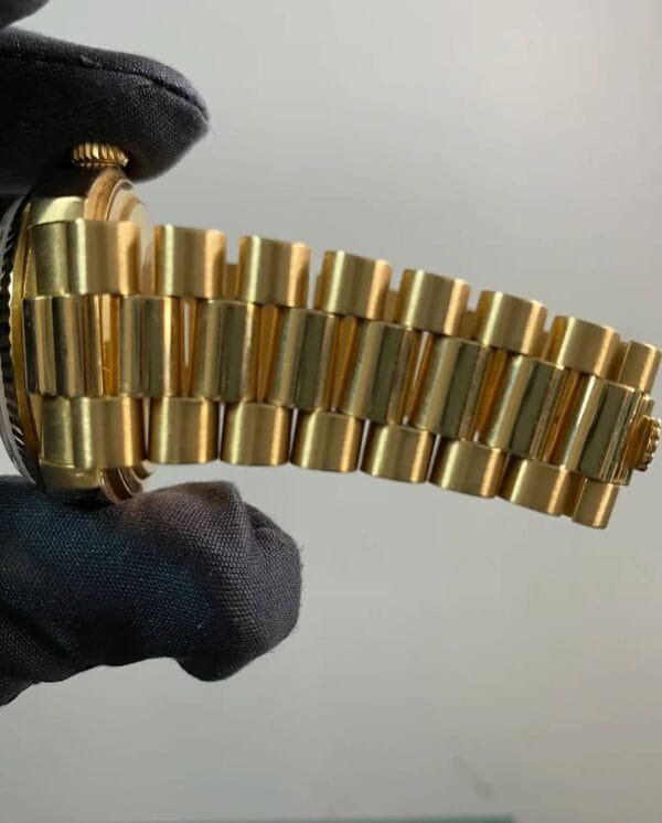 Rolex Yellow Gold Day-Date 36 - 1983 - Fluted Bezel - Black Diamond Dial - President Bracelet - 18038 - Image 9