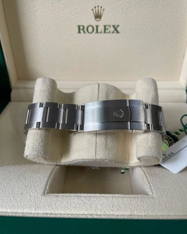 Rolex Oyster Perpetual 41 - 2023 - Domed Bezel - Green Index Dial - Oyster Bracelet - 124300 - Image 4