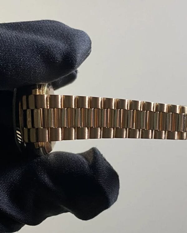 Rolex Yellow Gold Lady-Datejust 26 - N Serial - Fluted Bezel - Blue Vignette Diamond Dial - President Bracelet - 69178 - Image 8