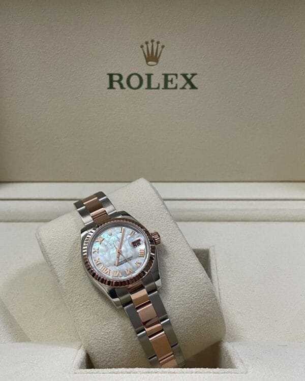 Rolex Everose Gold and Steel Lady-Datejust 26 - 2018 - Fluted Bezel - Mother-Of-Pearl Roman Dial - Oyster Bracelet - 179171 - Image 2