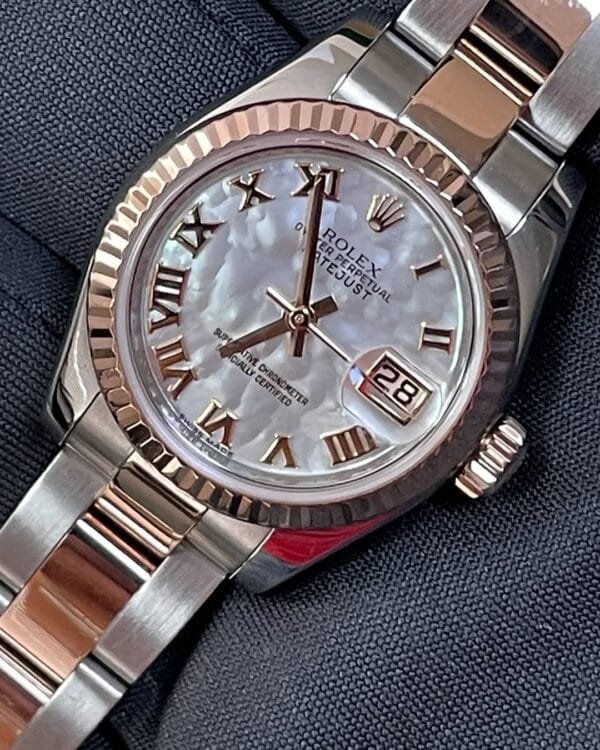 Rolex Everose Gold and Steel Lady-Datejust 26 - 2018 - Fluted Bezel - Mother-Of-Pearl Roman Dial - Oyster Bracelet - 179171 - Image 5