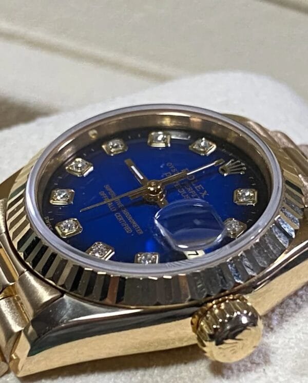 Rolex Yellow Gold Lady-Datejust 26 - N Serial - Fluted Bezel - Blue Vignette Diamond Dial - President Bracelet - 69178 - Image 5