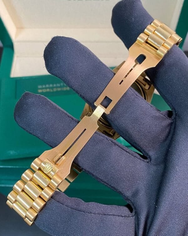 Rolex Yellow Gold Day-Date 36 - 1983 - Fluted Bezel - Black Diamond Dial - President Bracelet - 18038 - Image 3