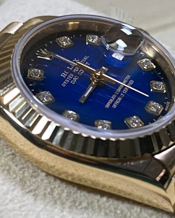 Rolex Yellow Gold Lady-Datejust 26 - N Serial - Fluted Bezel - Blue Vignette Diamond Dial - President Bracelet - 69178 - Image 4
