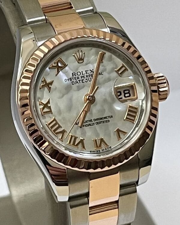 Rolex Everose Gold and Steel Lady-Datejust 26 - 2018 - Fluted Bezel - Mother-Of-Pearl Roman Dial - Oyster Bracelet - 179171 - Image 8