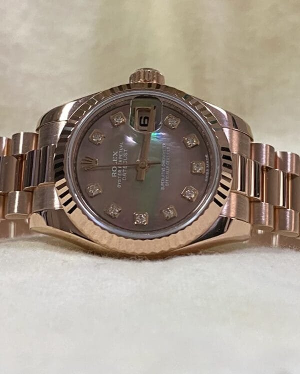 Rolex Everose Gold Lady-Datejust 26 - 2020 - Fluted Bezel - Factory Tahitian Mother of Pearl Diamond Dial - President Bracelet - 179175 - Image 10