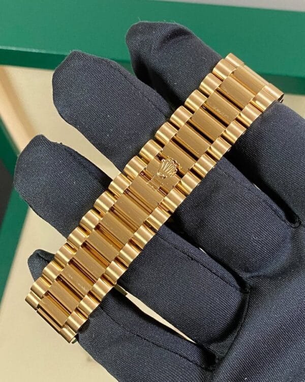 olex Yellow Gold Day-Date 40 - 2023 - Fluted Bezel - Baguette Diamond Dial - President Bracelet - 228238 - Image 9