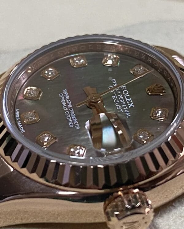 Rolex Everose Gold Lady-Datejust 26 - 2020 - Fluted Bezel - Factory Tahitian Mother of Pearl Diamond Dial - President Bracelet - 179175 - Image 6