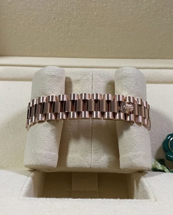 Rolex Everose Gold Lady-Datejust 26 - 2020 - Fluted Bezel - Factory Tahitian Mother of Pearl Diamond Dial - President Bracelet - 179175 - Image 4