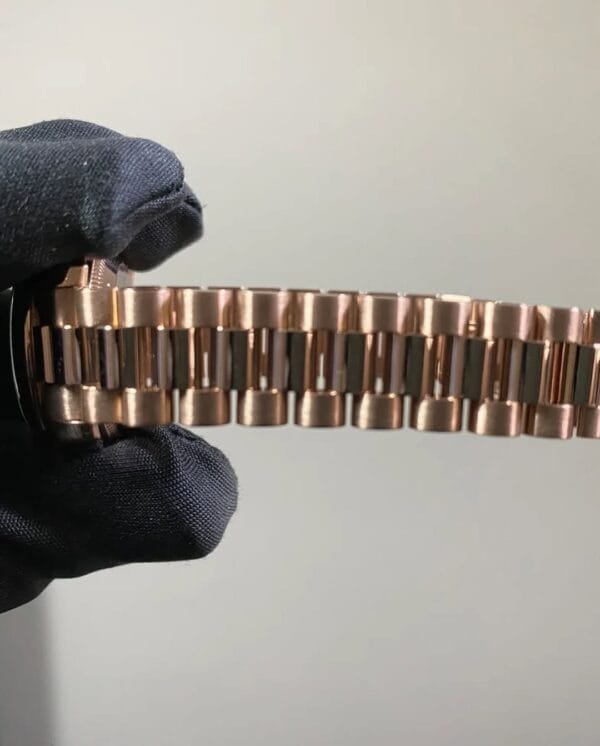 Rolex Everose Gold Lady-Datejust 26 - 2020 - Fluted Bezel - Factory Tahitian Mother of Pearl Diamond Dial - President Bracelet - 179175 - Image 3