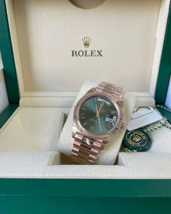 Rolex Everose Gold Day-Date 40 - 2023 - Fluted Bezel - Olive Green Roman Dial - President Bracelet - 228235