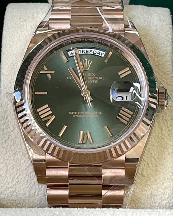 Rolex Everose Gold Day-Date 40 - 2023 - Fluted Bezel - Olive Green Roman Dial - President Bracelet - 228235 - Image 4
