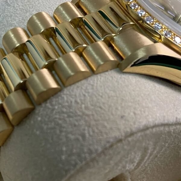 Rolex Yellow Gold Day-Date 36 - Diamond Bezel - Diamond Dial - President Bracelet - 18048 - Image 8
