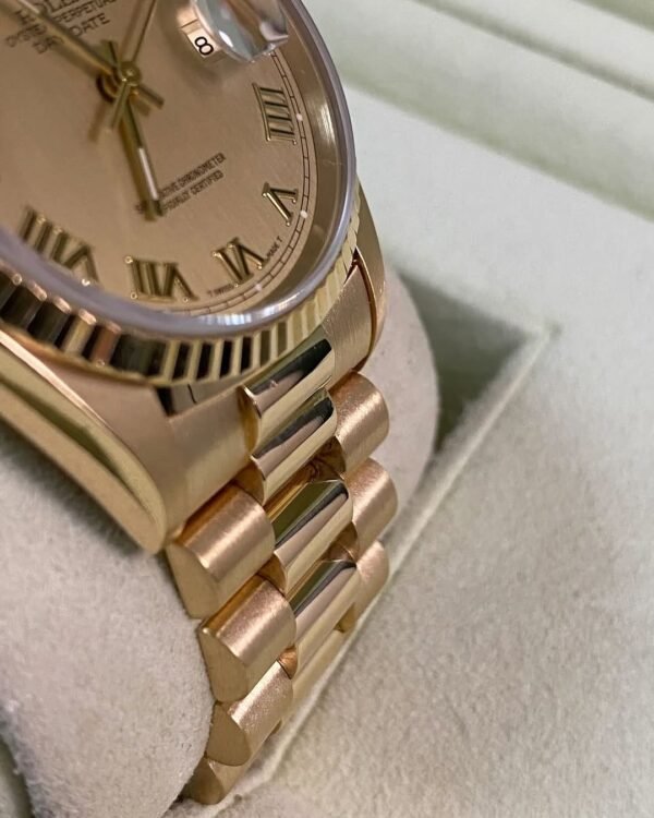 Rolex Yellow Gold Day-Date 36 - W serial - Fluted Bezel - Champagne Roman Dial - President Bracelet - 18238 - Image 4