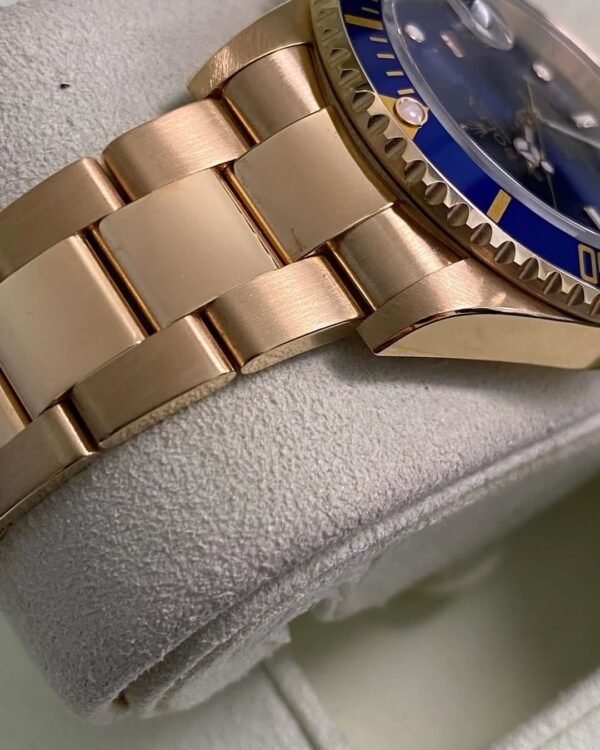 Rolex Yellow Gold Submariner Date - Z serial - Pre Ceramic Blue Bezel - Blue Dial - 16618 - Image 9