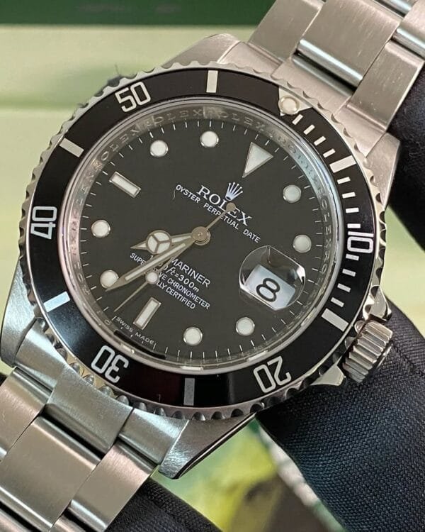 2009 Rolex Steel Submariner Date - V serial - Pre-Ceramic Bezel - Black Dial - 16610 *FULL SET - Image 4
