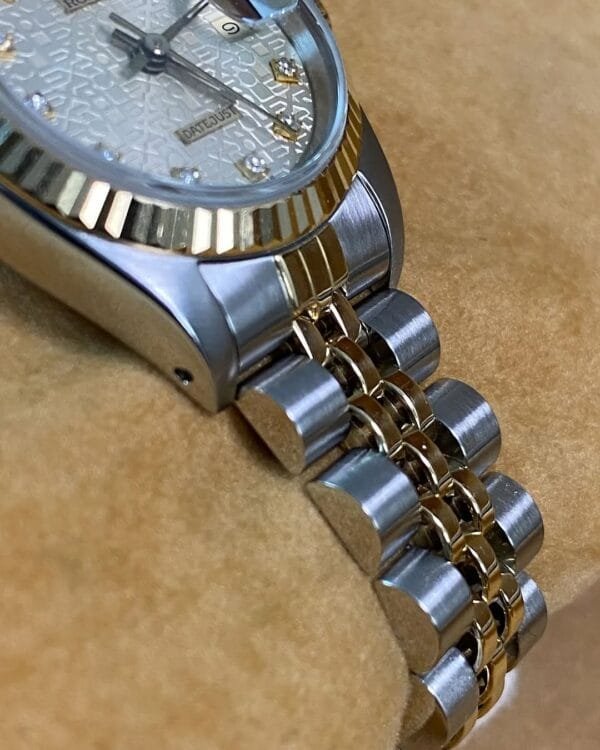 Rolex Steel and Yellow Gold Lady-Datejust - E serial - Fluted Bezel - Silver Anniversary Diamond Dial - Jubilee Bracelet - 69173 - Image 9