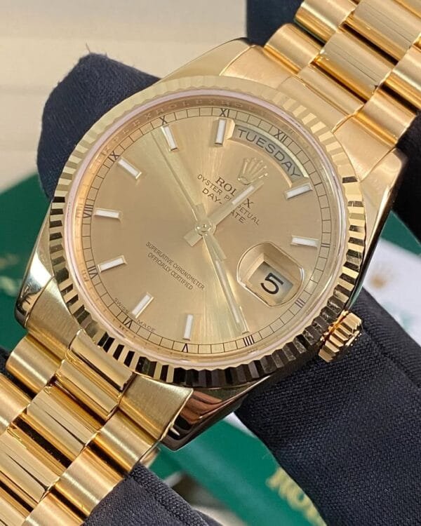 Rolex Yellow Gold Day-Date 36 - 2018 - Fluted Bezel - Champagne Index Dial - President Bracelet - 118238 *UNPOLISHED* - Image 10