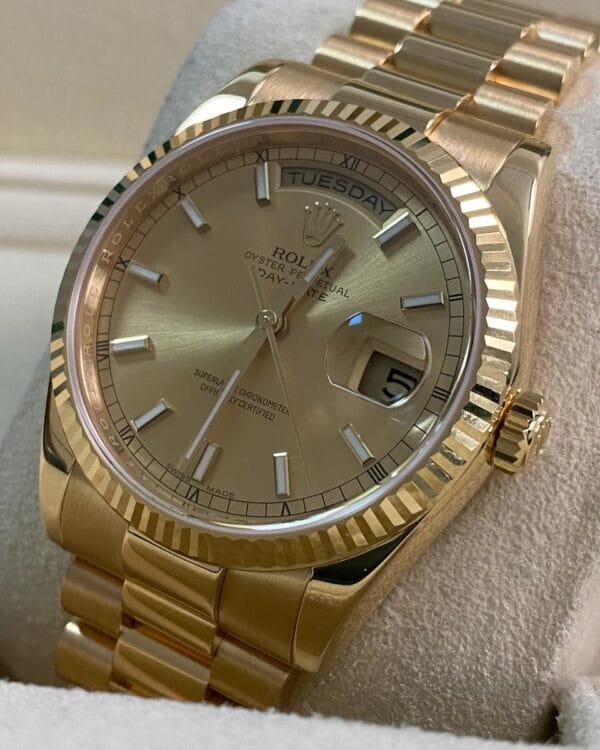 Rolex Yellow Gold Day-Date 36 - 2018 - Fluted Bezel - Champagne Index Dial - President Bracelet - 118238 *UNPOLISHED* - Image 7