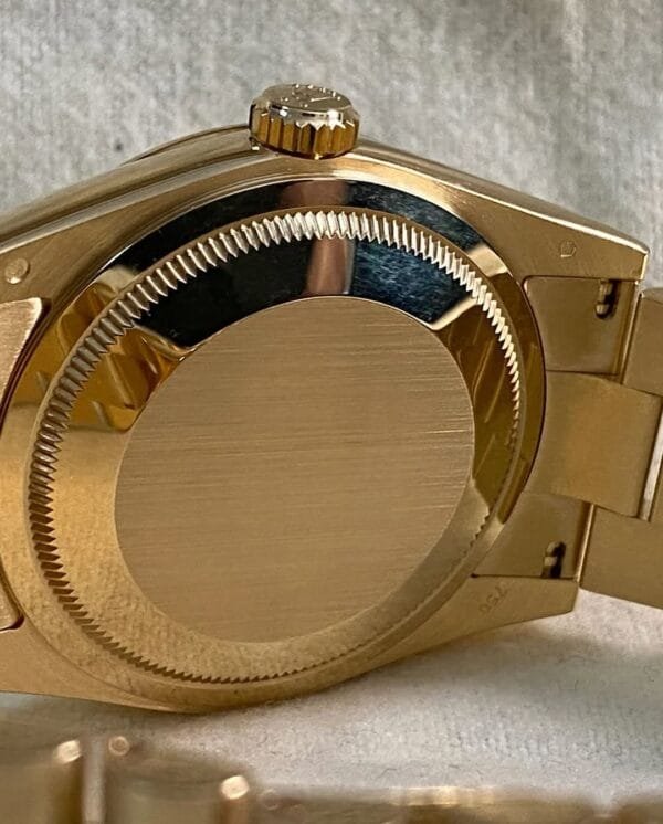 Rolex Yellow Gold Day-Date 36 - 2018 - Fluted Bezel - Champagne Index Dial - President Bracelet - 118238 *UNPOLISHED* - Image 5