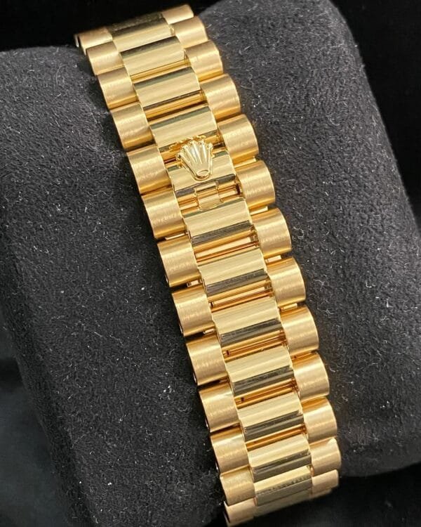 Rolex Yellow Gold Day-Date 36 - 2018 - Fluted Bezel - Champagne Index Dial - President Bracelet - 118238 *UNPOLISHED* - Image 2