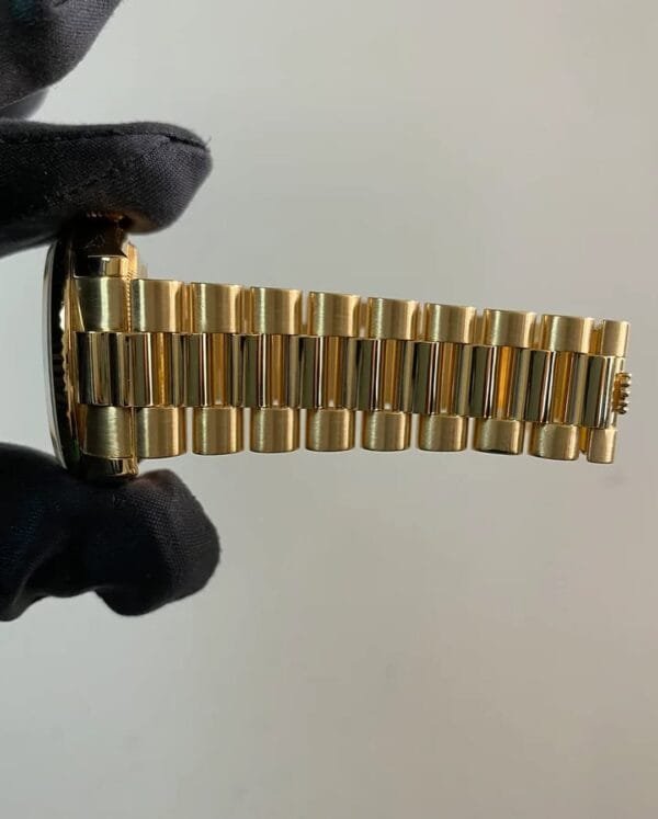 Rolex Yellow Gold Day-Date 36 - M serial - Fluted Bezel - Champagne Diamond Dial - President Bracelet - 118238 *FULL SET* - Image 9