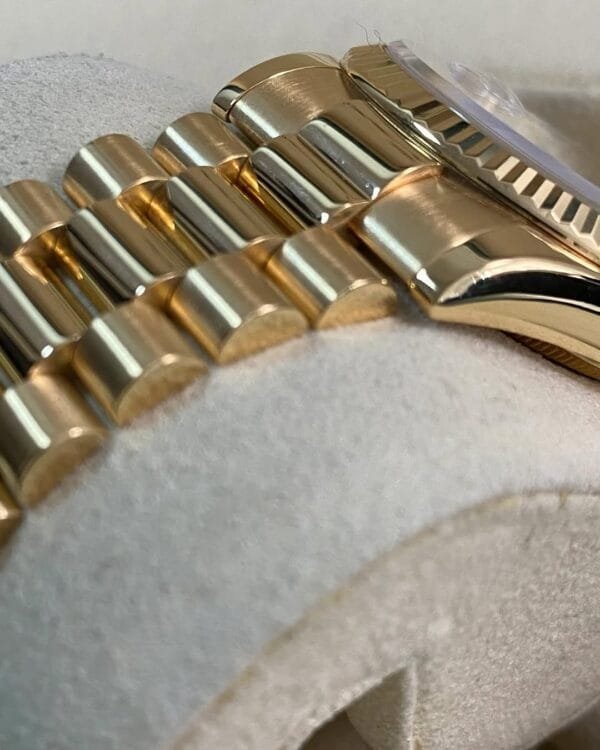 Rolex Yellow Gold Day-Date 36 - M serial - Fluted Bezel - Champagne Diamond Dial - President Bracelet - 118238 *FULL SET* - Image 8