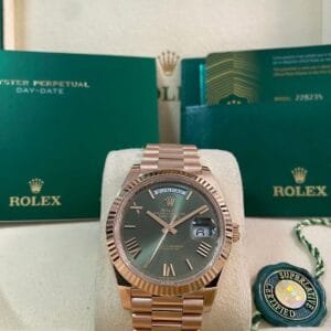 Rolex Everose Gold Day-Date 40 - 2024 - Fluted Bezel - Olive Green Dial - President Bracelet - 228235 *FULL SET*