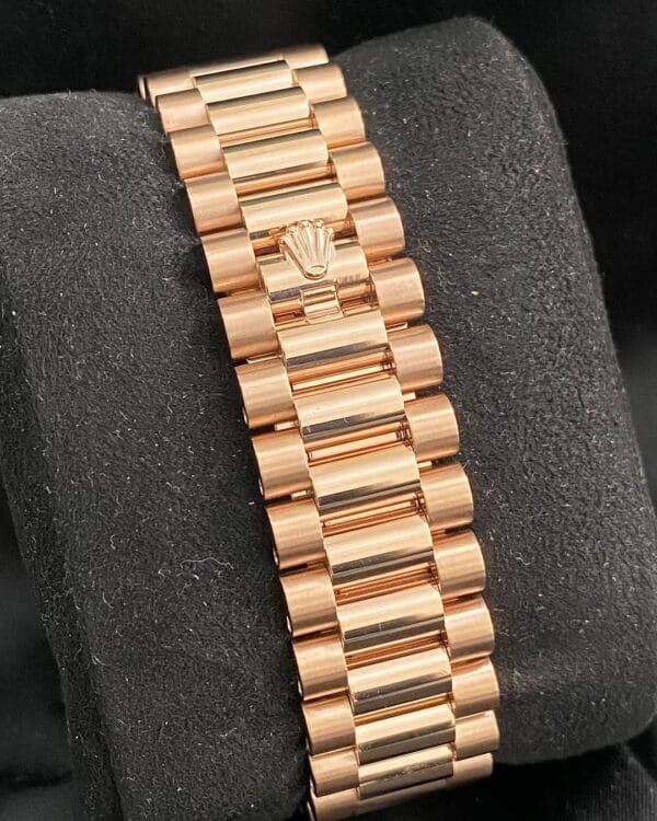 Rolex Everose Gold Day-Date 40 - 2024 - Fluted Bezel - Olive Green Dial - President Bracelet - 228235 *FULL SET* - Image 9