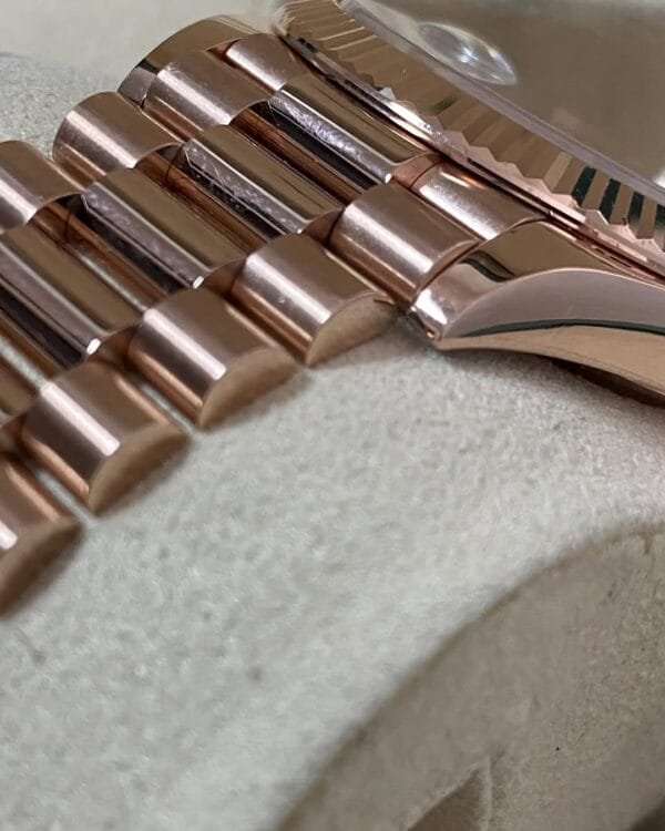 Rolex Everose Gold Day-Date 40 - 2024 - Fluted Bezel - Olive Green Dial - President Bracelet - 228235 *FULL SET* - Image 3