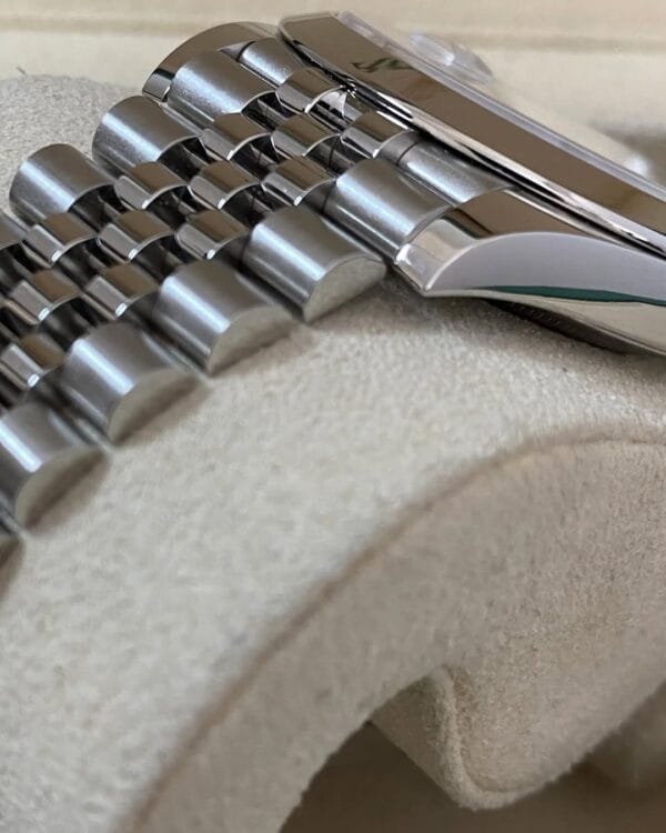 Rolex Steel Datejust 41 - 2021 - Smooth Bezel -Silver Index Dial - Jubilee Bracelet - 126300 *FULL SET* - Image 10