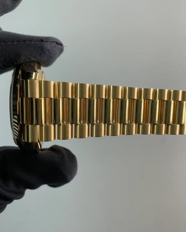Rolex Yellow Gold Day-Date 40 - 2018 - Fluted Bezel - Champagne Roman Dial - President Bracelet - 228238 *FULL SET* - Image 9