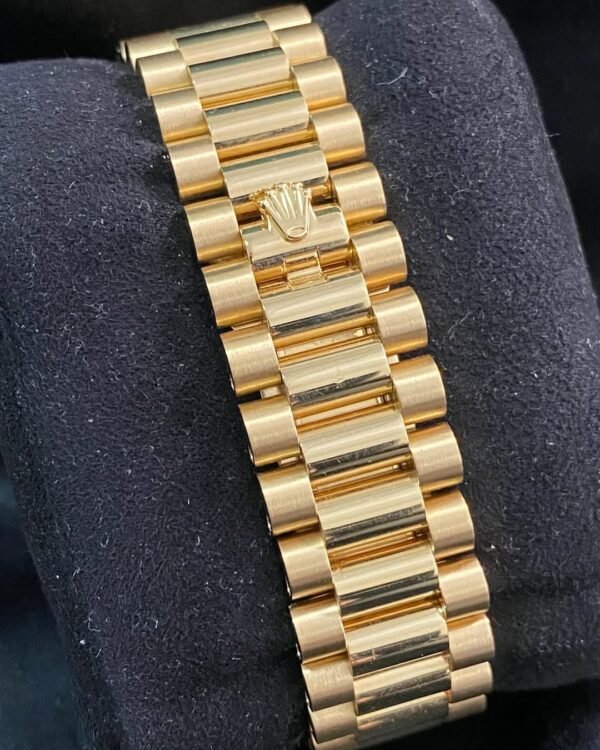 Rolex Yellow Gold Day-Date 40 - 2018 - Fluted Bezel - Champagne Roman Dial - President Bracelet - 228238 *FULL SET* - Image 7