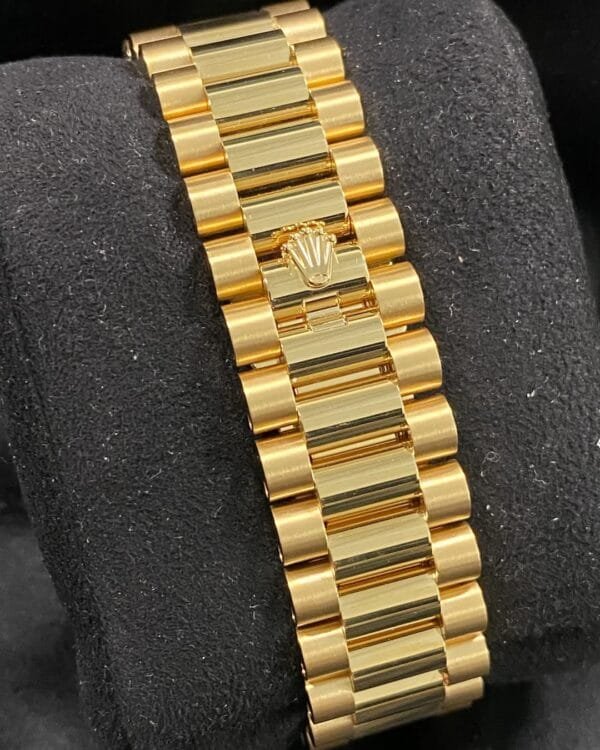 Rolex Yellow Gold Day-Date 40 - 2024 - Fluted Bezel - Green Ombre Dial - President Bracelet - 228238 *FULL SET* - Image 9