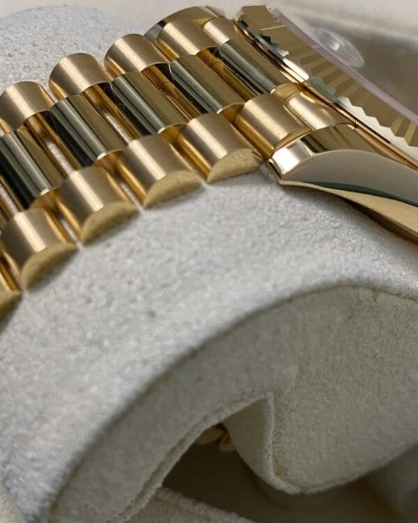 Rolex Yellow Gold Day-Date 40 - 2024 - Fluted Bezel - Green Ombre Dial - President Bracelet - 228238 *FULL SET* - Image 7