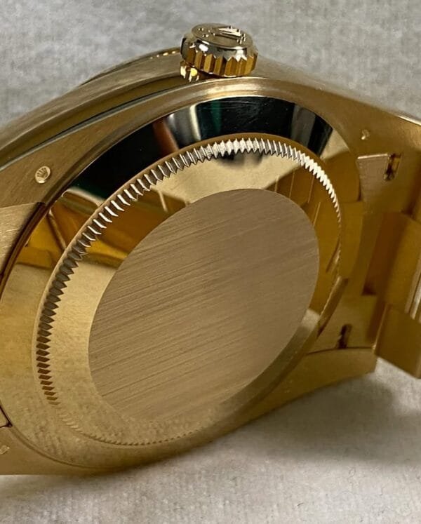 Rolex Yellow Gold Day-Date 40 - 2024 - Fluted Bezel - Green Ombre Dial - President Bracelet - 228238 *FULL SET* - Image 5