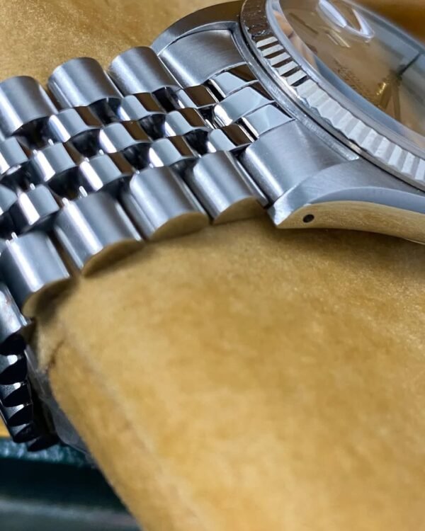 Rolex Steel Datejust 36 - R serial - Fluted Bezel - Silver Index Dial - Jubilee Bracelet - 16234 - Image 9