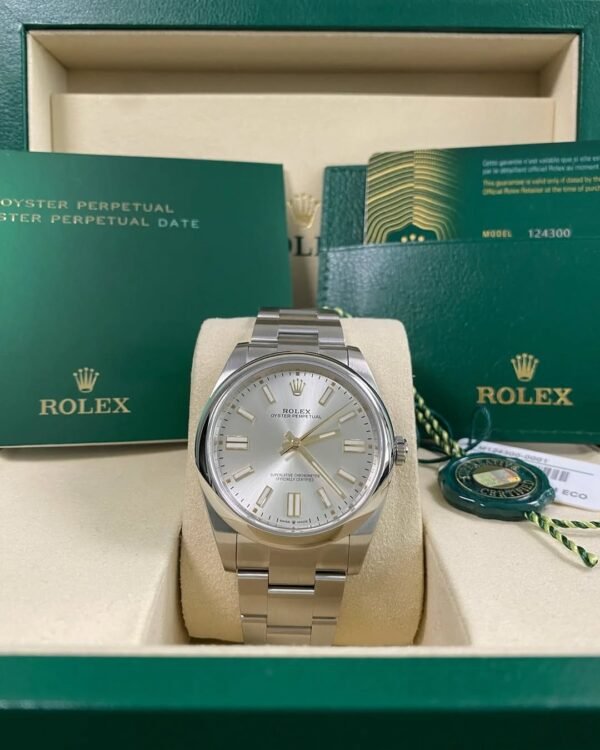 Rolex Oyster Perpetual 41 - 2025 - Domed Bezel - Silver Dial - Oyster Bracelet - 124300 *FULL SET*