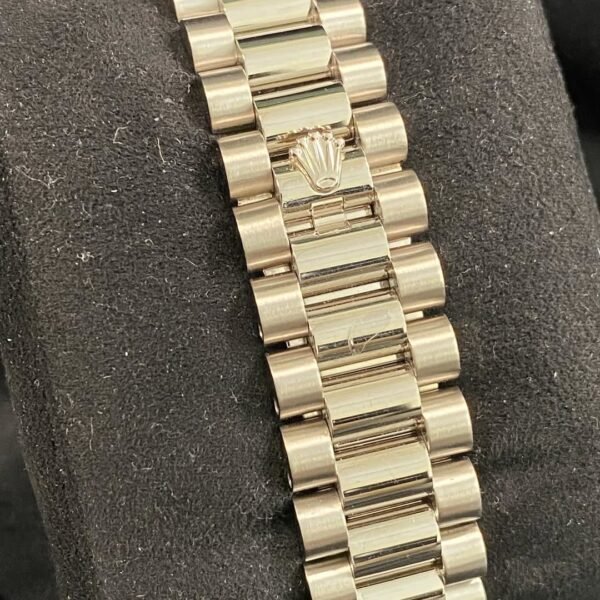 Rolex White Gold Day-Date 36 - 2007 - Fluted Bezel - Cherry Dial Hebrew Day Wheel - President Bracelet - 118239 *FULL SET* - Image 9